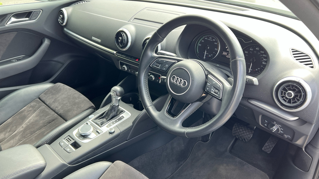 Audi A3 2018 1.6 Tdi Se Technik Sportback Manua White #9
