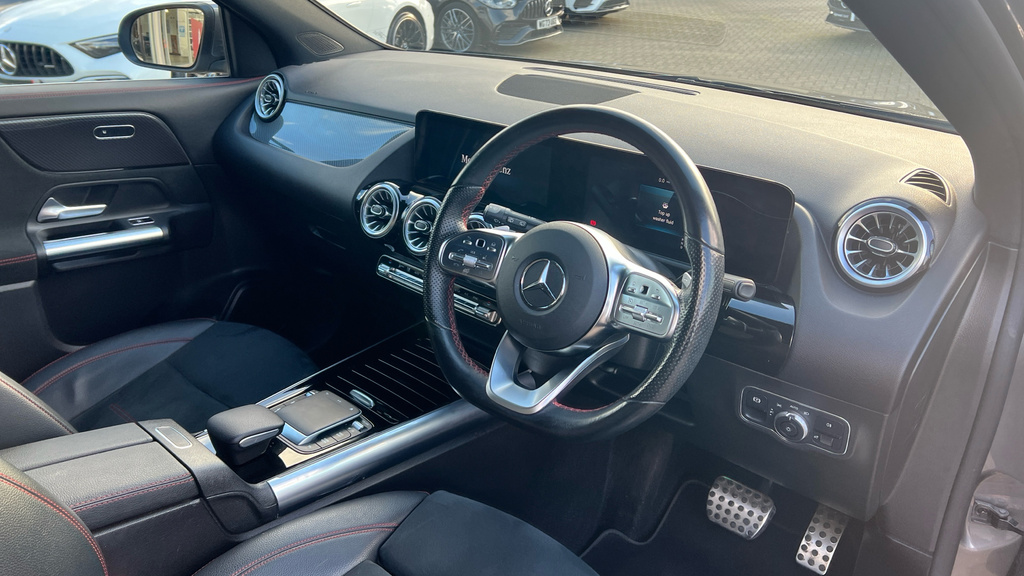 Mercedes-Benz GLA Class Gla 180 Amg Line Premium Plus Grey #3
