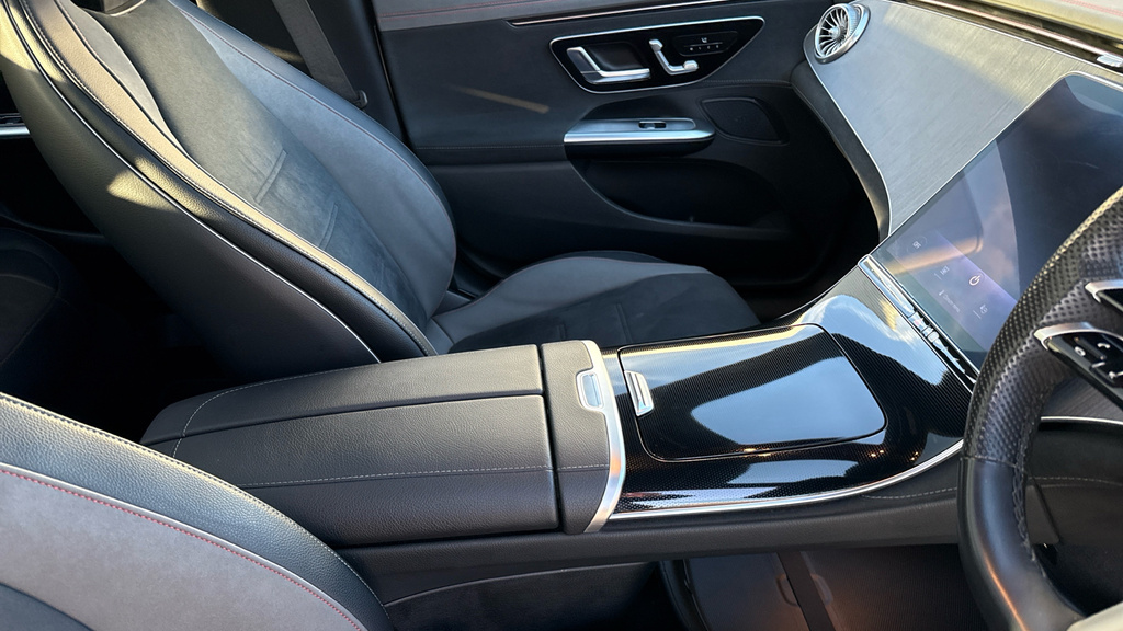 Mercedes-Benz EQE Saloon Black #34