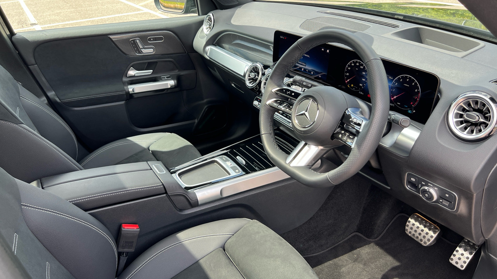 Mercedes-Benz GLB Class Glb200 Amg Line Premium Plus Black #3