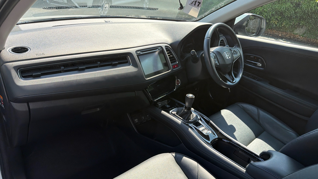Honda Hr-V Hr-v 1.5 I-vtec Ex RA18ECX White #2