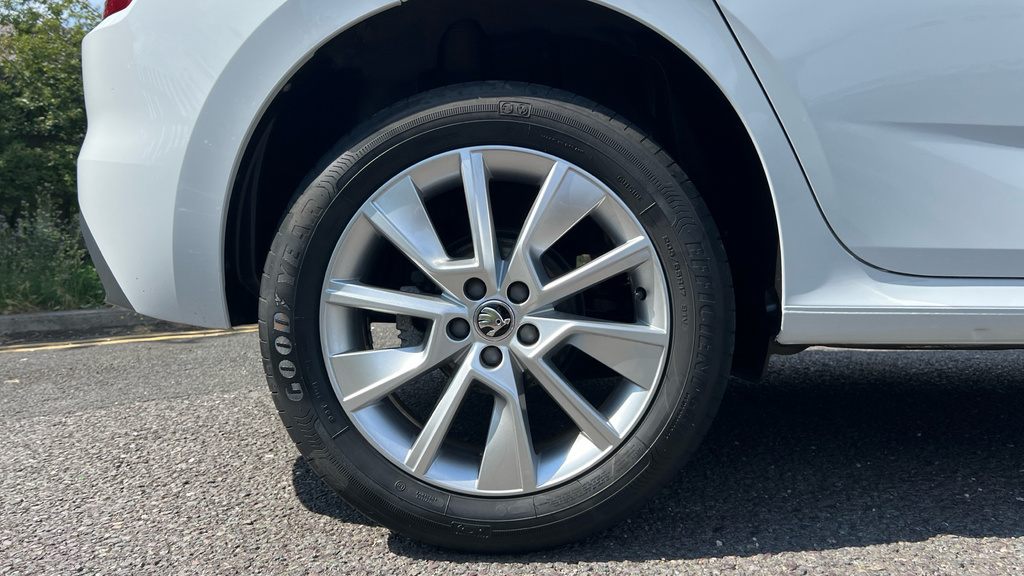 Skoda Kamiq Kamiq 1.0 Tsi 110 Se Dsg FP73XEA White #5