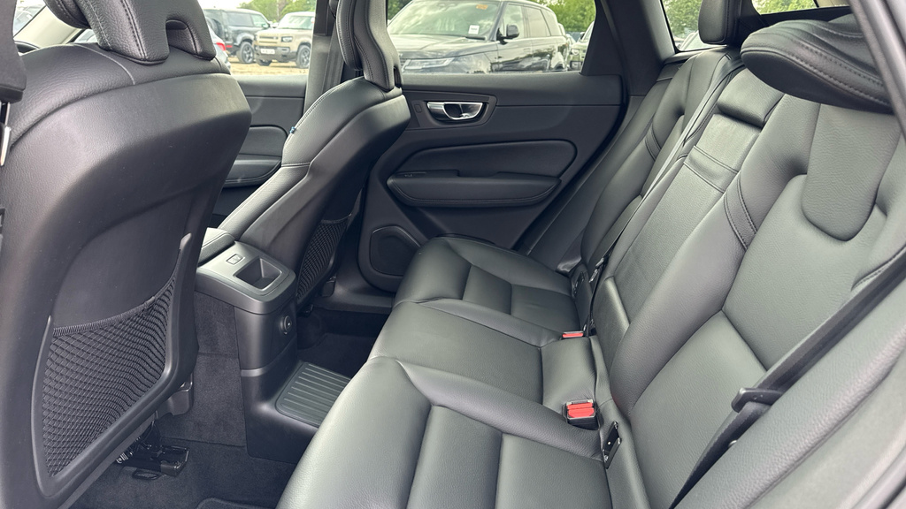 Volvo XC60 2.0 B5 Mhev R-design White #20