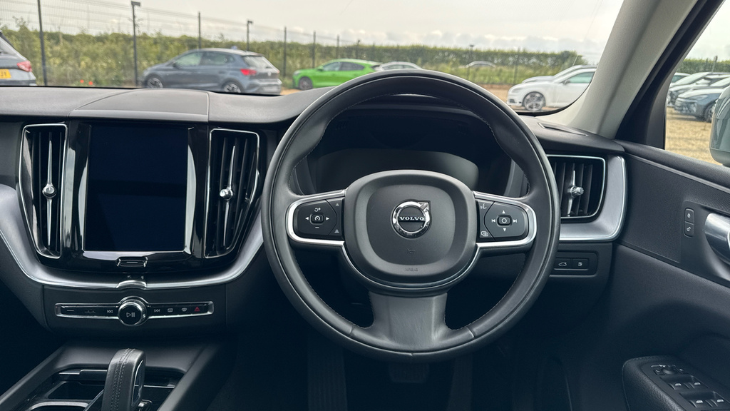 Volvo XC60 2.0 B5 Mhev R-design White #10