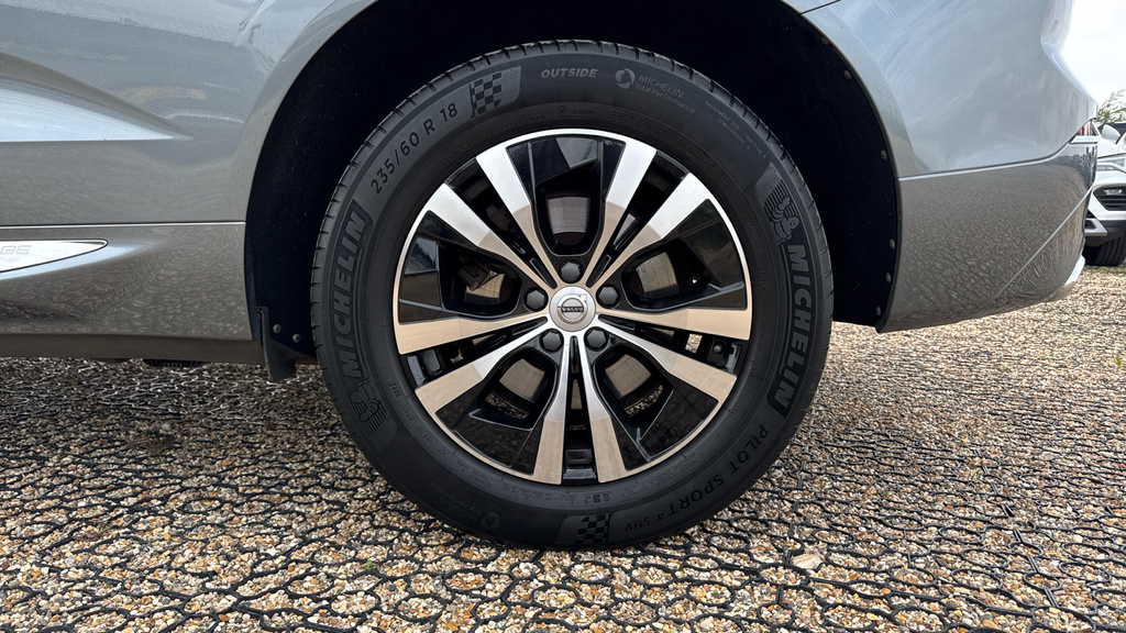 Volvo XC60 2.0 B5 Mhev R-design White #22