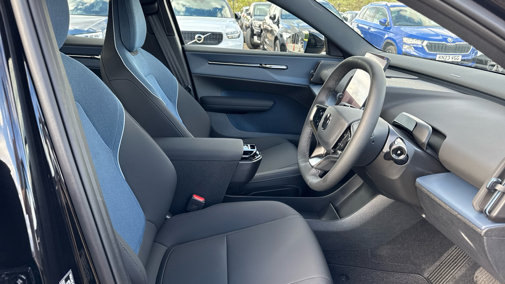Volvo EX30 Volvo Ex30 Estate 200Kw Sm Extended Range Plus 69K Black #6