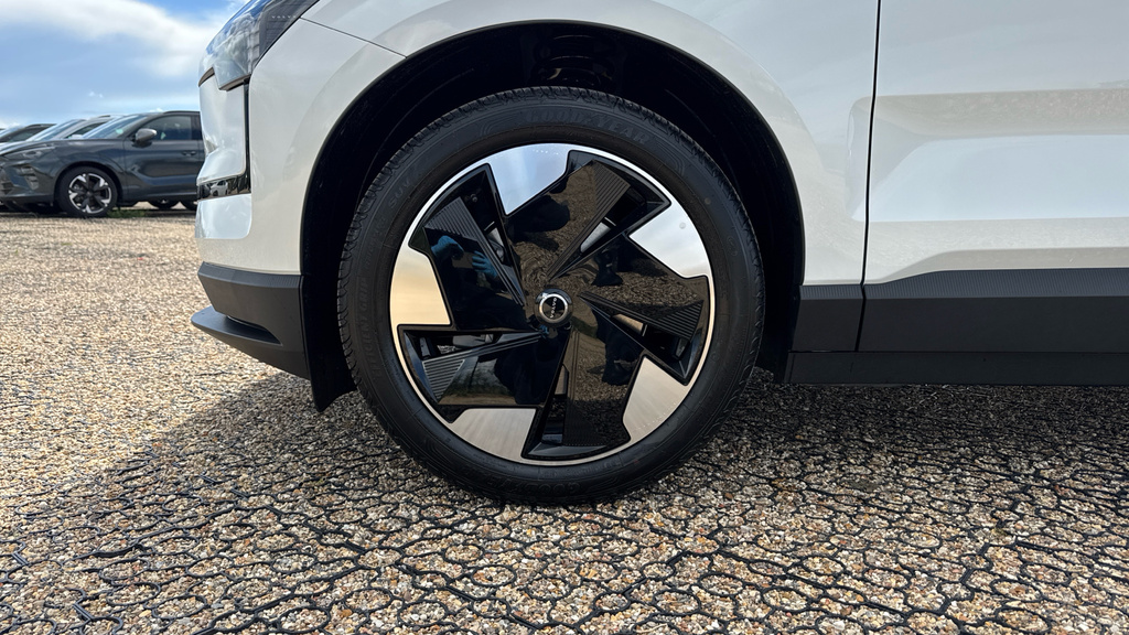 Volvo EX30 Black Edition Ultra Twin Motor Performance Electri Black #21