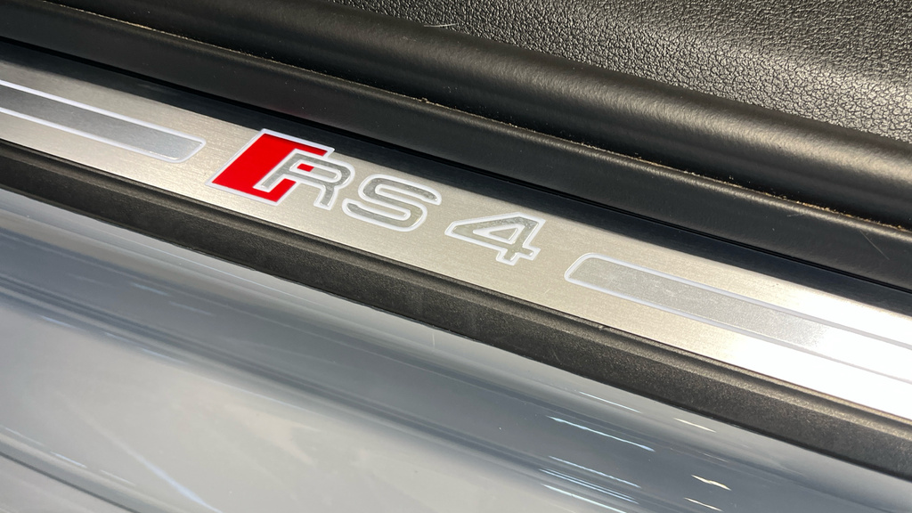 Audi RS4 Rs 4 Tfsi Quattro Carbon Black Tiptronic White #39
