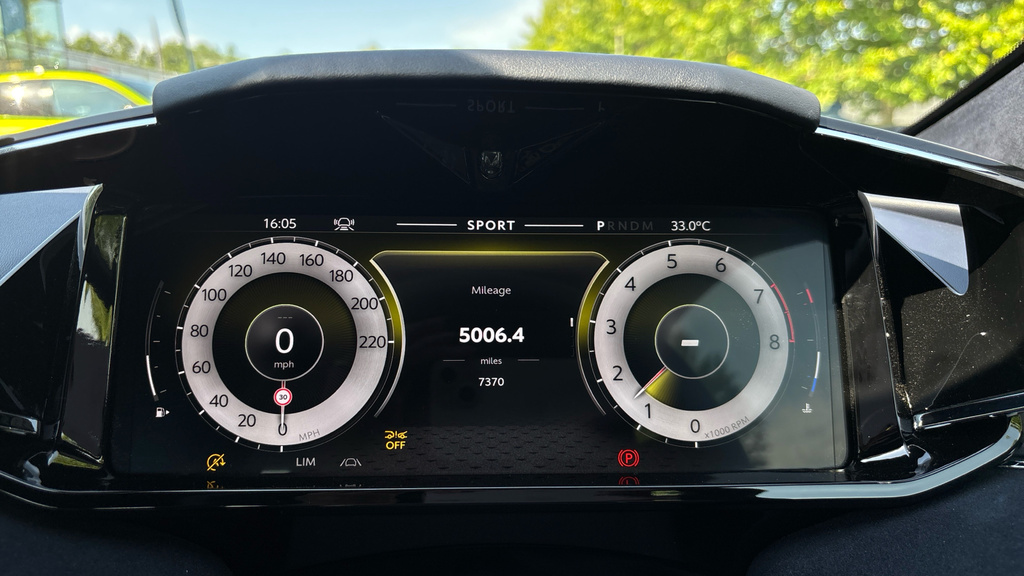 Aston Martin Vantage Vantage Zf 8 Speed Black #6