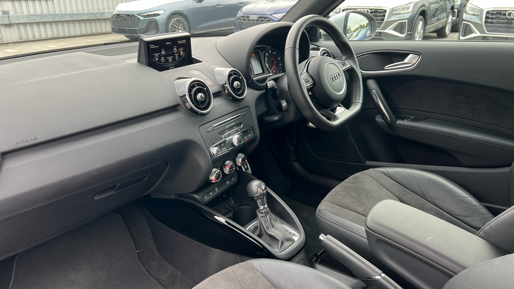 Audi A1 A1 1.4 Tfsi 150 Black Edition S Tronic LV67UPX Black #2
