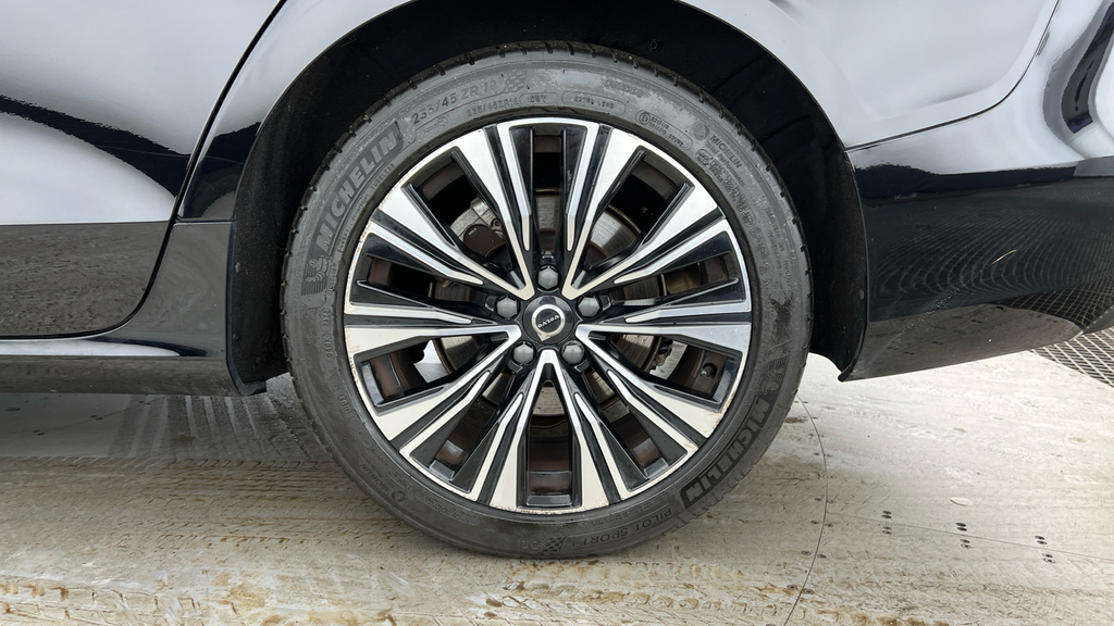 Volvo V60 V60 2.0 B3p Core 7 Speed Black #4