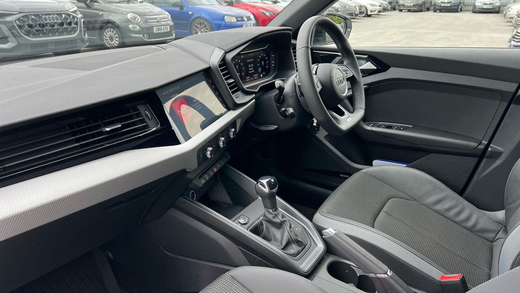 Audi A1 A1 35 Tfsi Black Edition S Tronic GN75XUV White #2