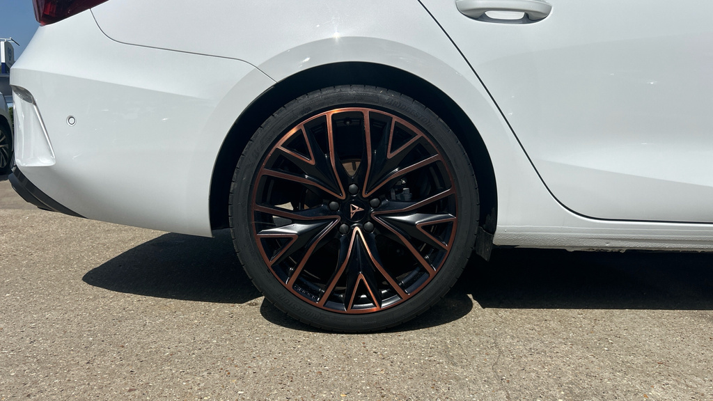 Cupra Leon Leon 1.5 Etsi 150 V3 Dsg White #5