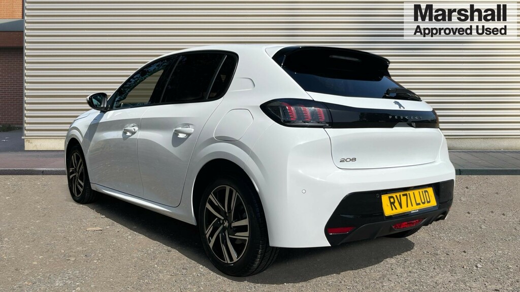 Peugeot 208 208 1.2 Puretech 100 Allure Premium RV71LUD White #5