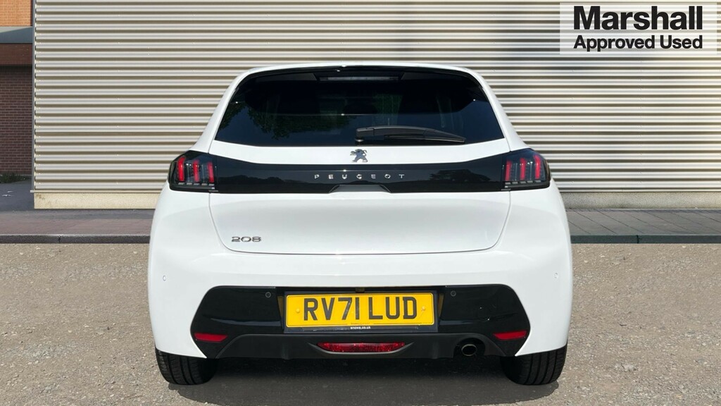 Peugeot 208 208 1.2 Puretech 100 Allure Premium RV71LUD White #4