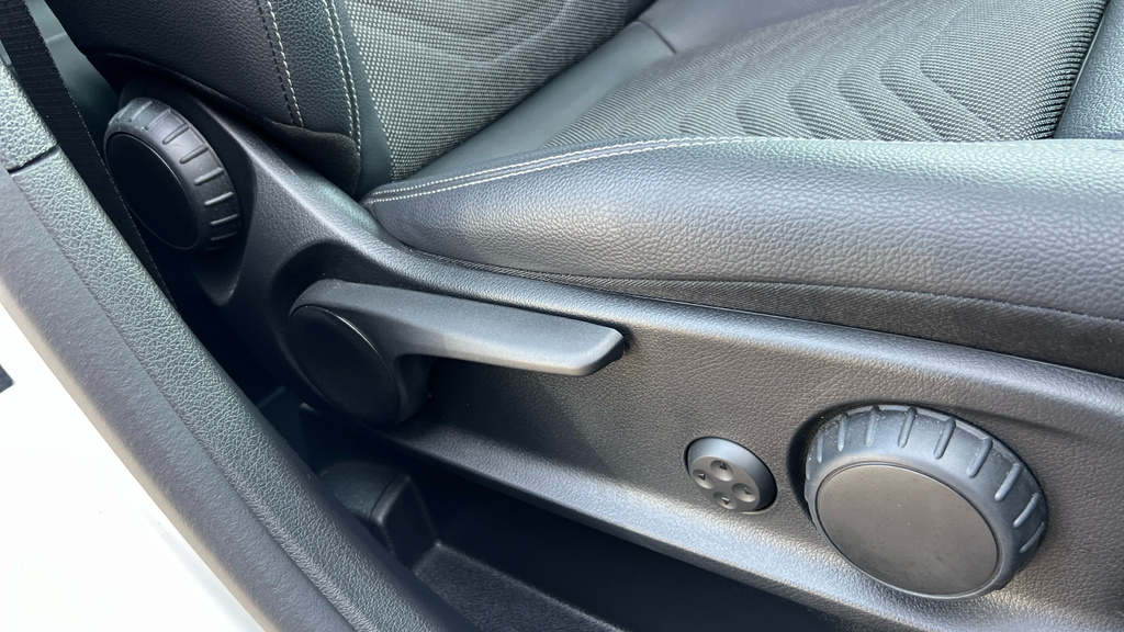 Mercedes-Benz GLA Class 180 Sport Edition Grey #32