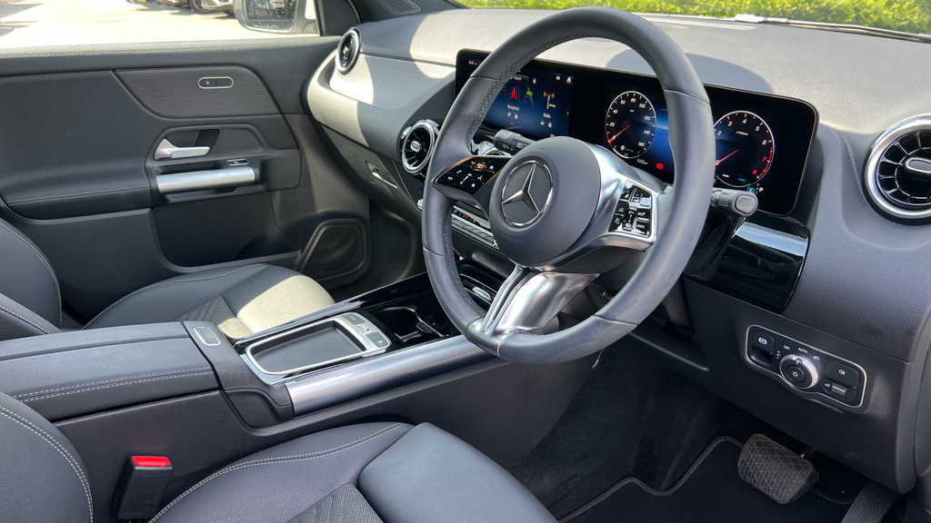 Mercedes-Benz GLA Class 180 Sport Edition Grey #3