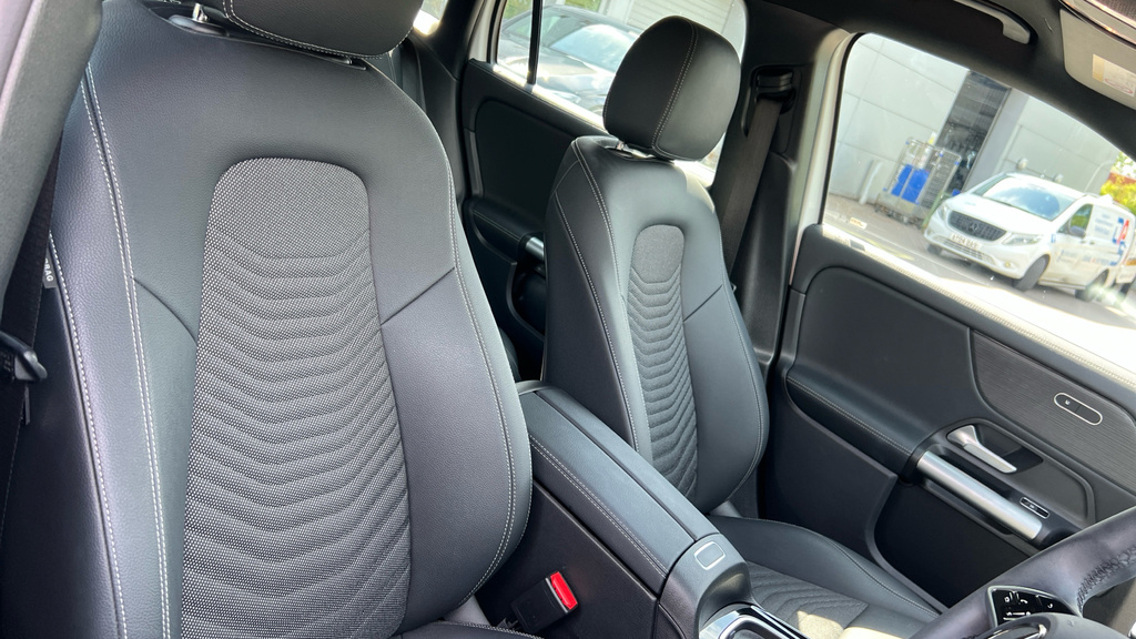Mercedes-Benz GLA Class 180 Sport Edition Grey #14