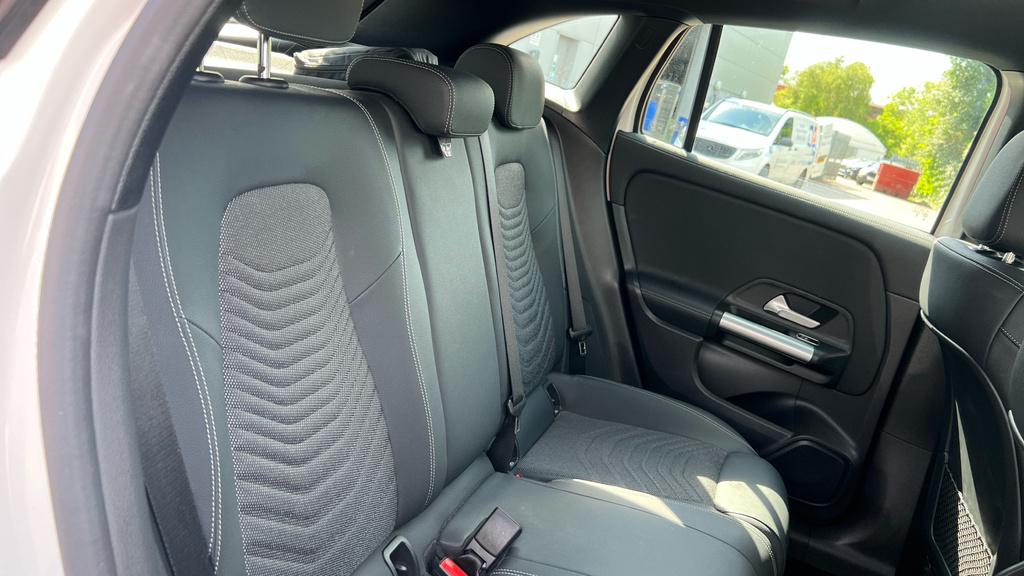 Mercedes-Benz GLA Class 180 Sport Edition Grey #15