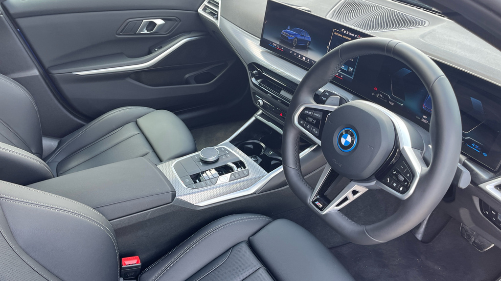 BMW 3 Series 3 Series 330E 22.3 Kwh M Sport Step YB75AUW Blue #6