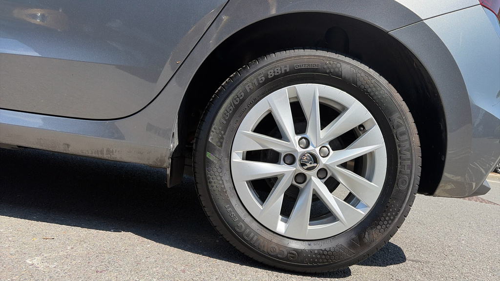 Skoda Fabia 1.0 Tsi Se Comfort Silver #18