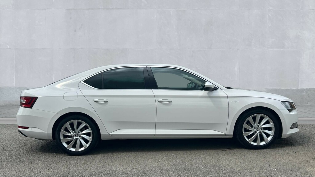 Skoda Superb Superb 2.0 Tsi Laurin Klement Dsg HF17LXD White #4