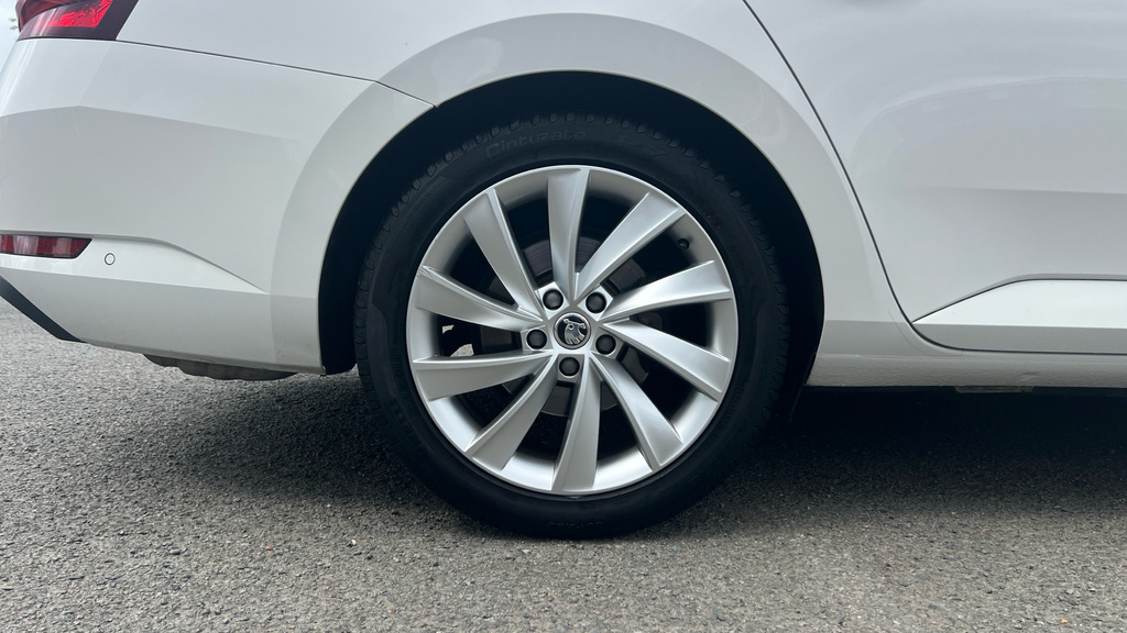 Skoda Superb Superb 2.0 Tsi Laurin Klement Dsg HF17LXD White #5