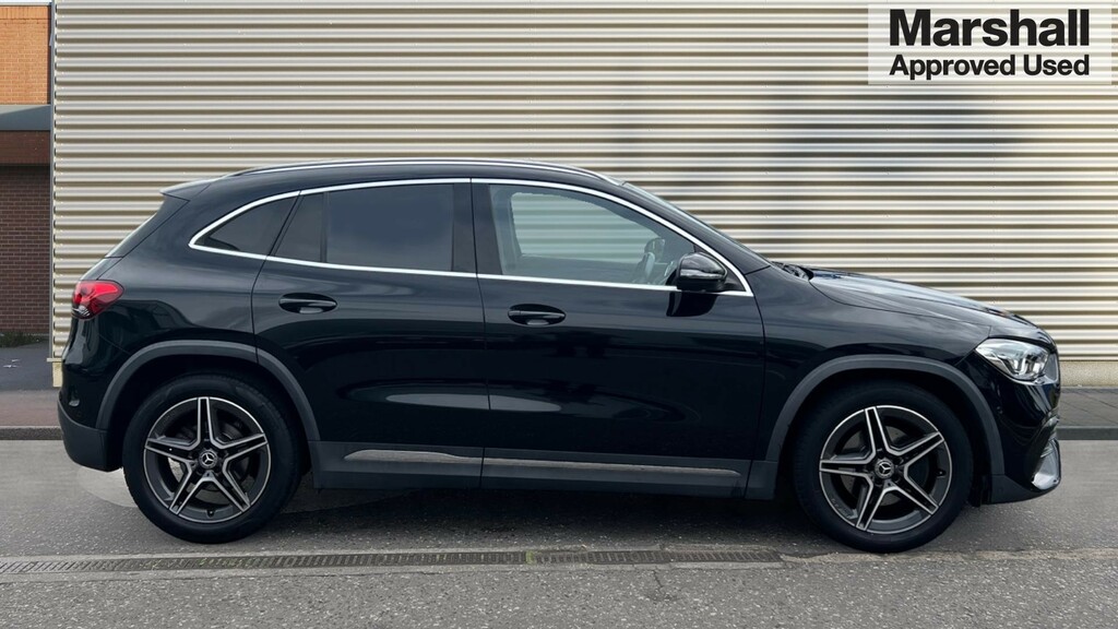 Mercedes-Benz GLA Class Gla 200 Amg Line Executive Black #2