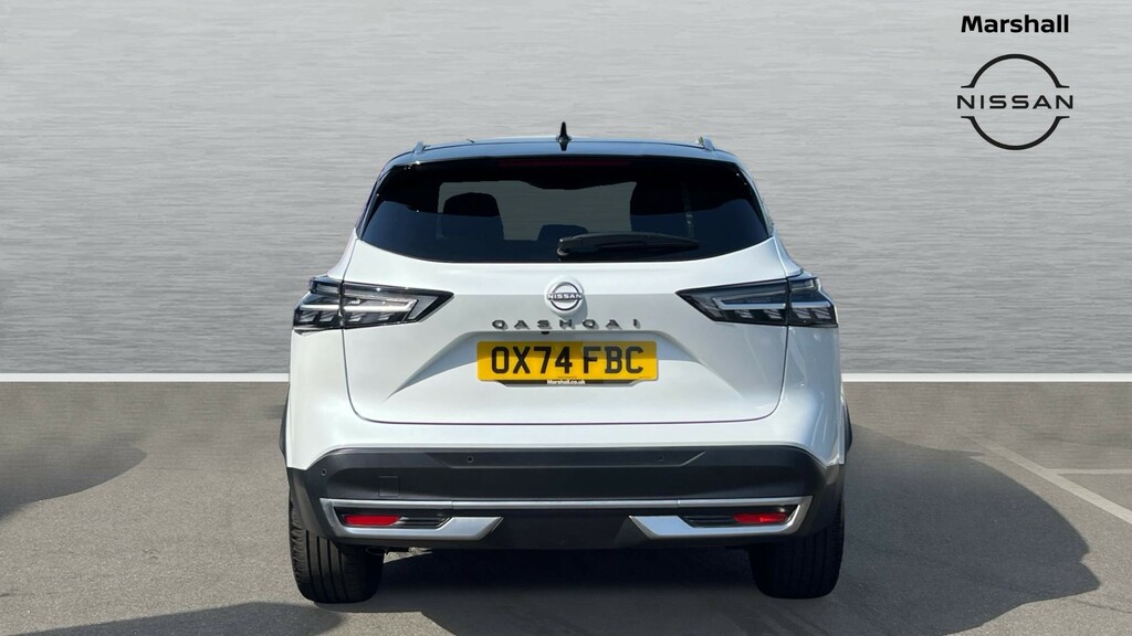 Nissan Qashqai Qashqai 1.3 Dig-t Mh Tekna OX74FBC White #6