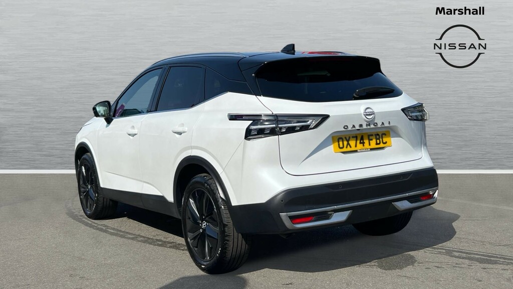 Nissan Qashqai Qashqai 1.3 Dig-t Mh Tekna OX74FBC White #2