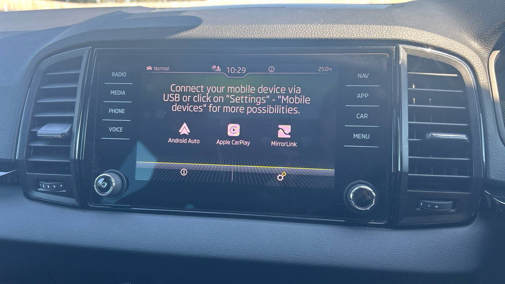 Skoda Karoq Se Drive White #41