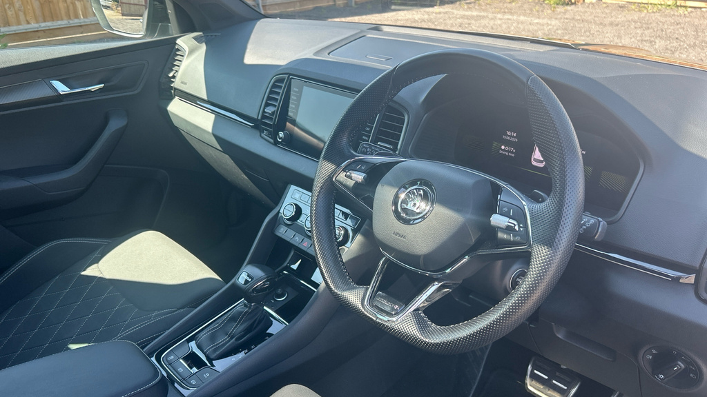 Skoda Karoq Se Drive White #9