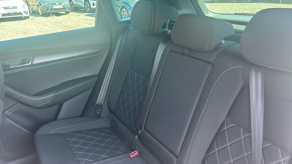 Skoda Karoq Se Drive White #14