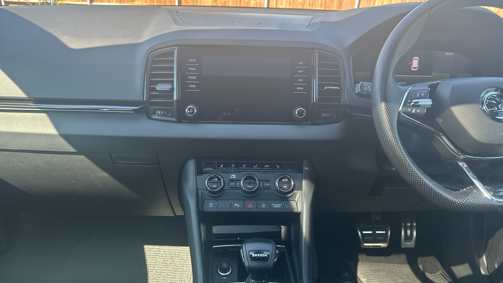 Skoda Karoq Se Drive White #12