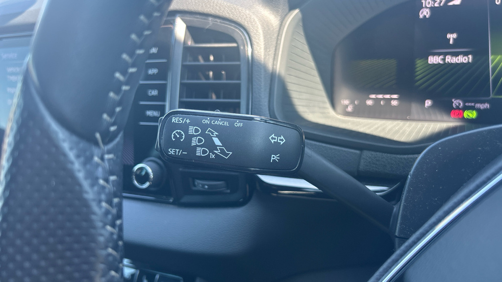 Skoda Karoq Se Drive White #37