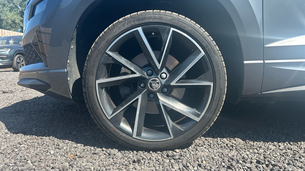Skoda Karoq Se Drive White #17