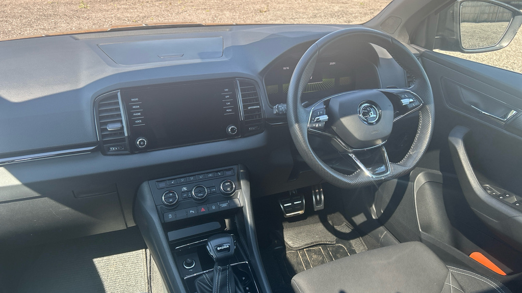 Skoda Karoq Se Drive White #11