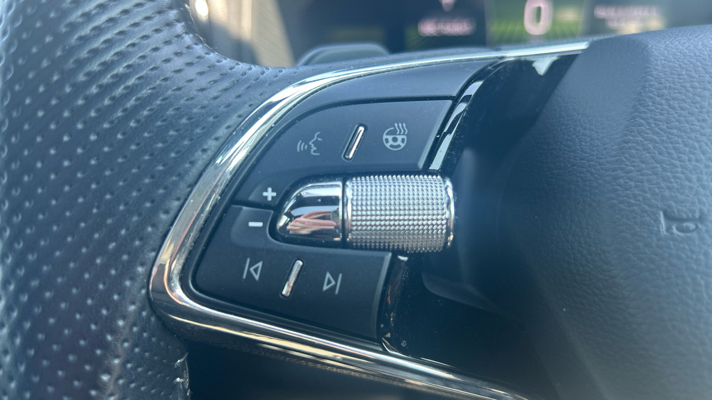 Skoda Karoq Se Drive White #33