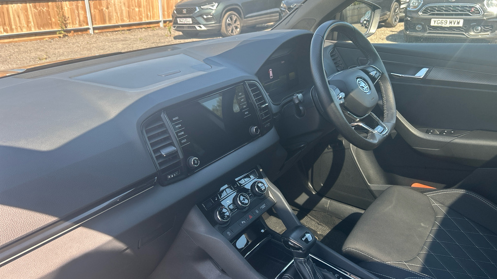 Skoda Karoq Se Drive White #10