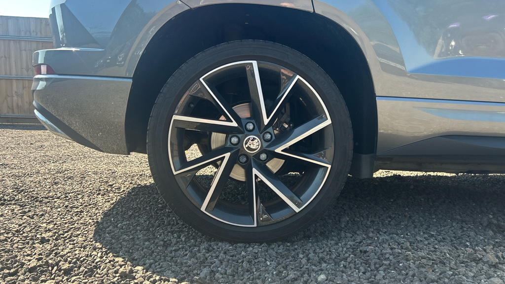 Skoda Karoq Se Drive White #19