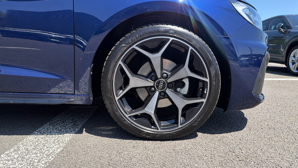 Audi A1 A1 35 Tfsi Black Edition S Tronic GL24LZX Black #5