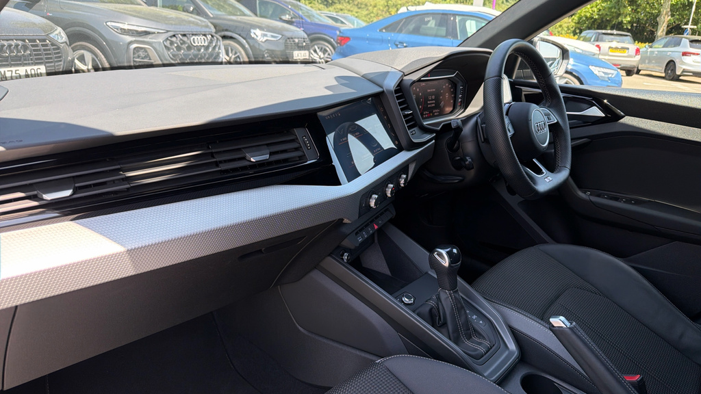 Audi A1 A1 35 Tfsi Black Edition S Tronic GL24LZX Black #2