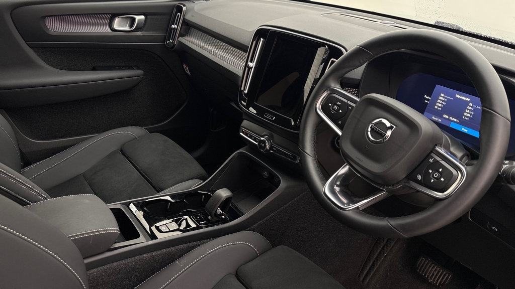 Volvo XC40 Black Edition Plus, B3 Mild Hybrid, Blue #9