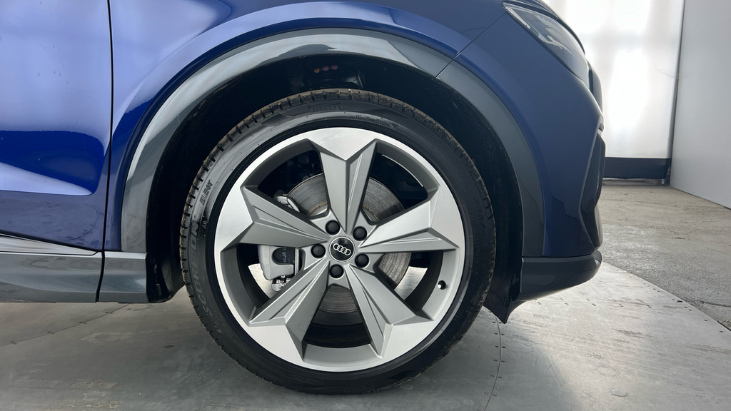 Audi Q4 E Tron Q4 210Kw 45 82Kwh Black Edition Blue #5
