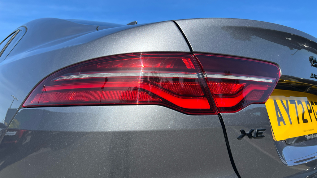 Jaguar XE Saloon Black #19