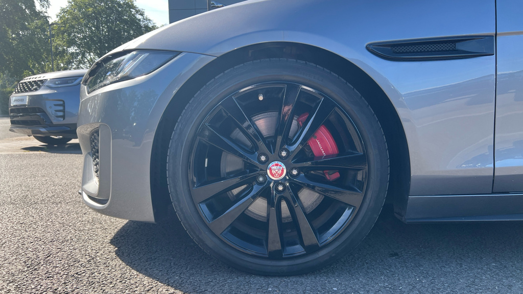 Jaguar XE Saloon Black #26