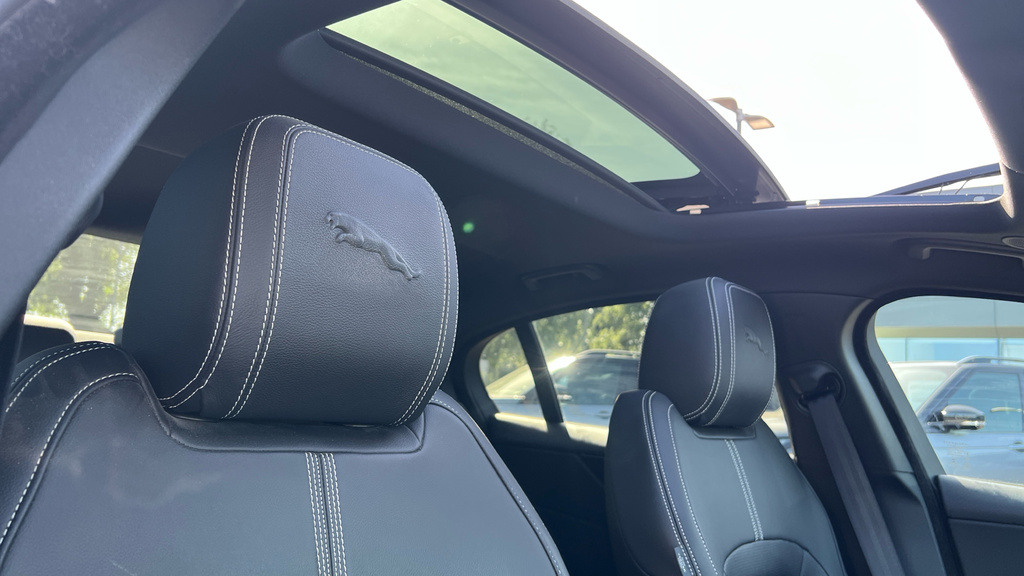 Jaguar XE Saloon Black #50