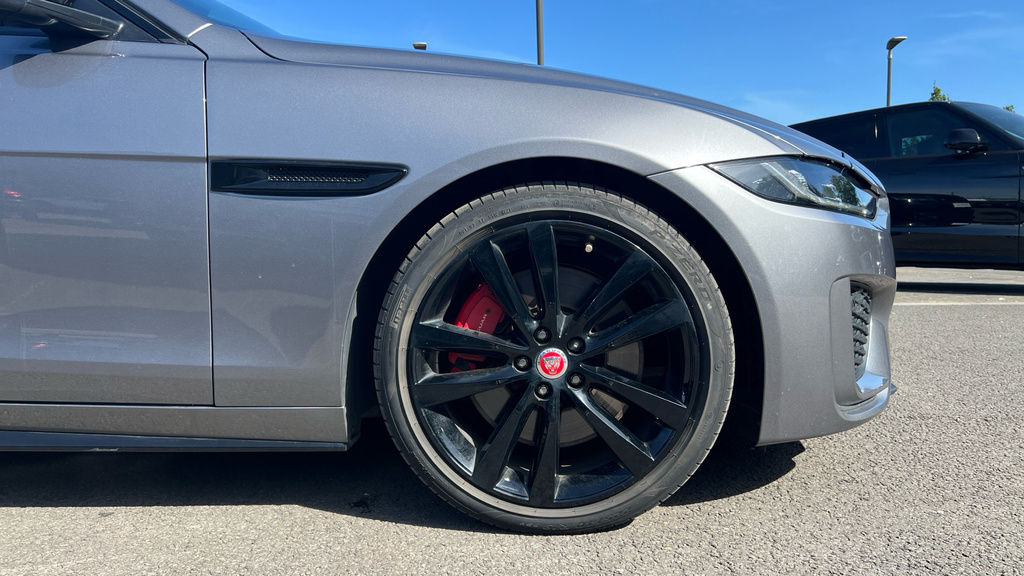 Jaguar XE Saloon Black #8