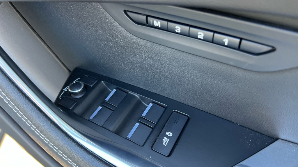 Jaguar XE Saloon Black #46