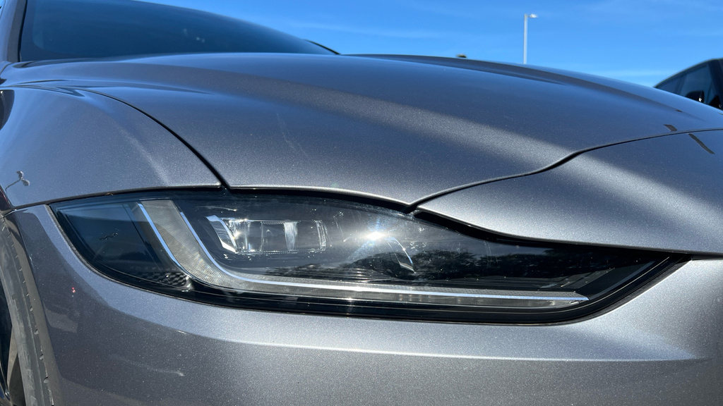 Jaguar XE Saloon Black #17